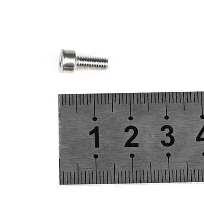 100% QC testato M4 X 10mm Fillister Head Hex Socket Machine Screw per scaffale di merci